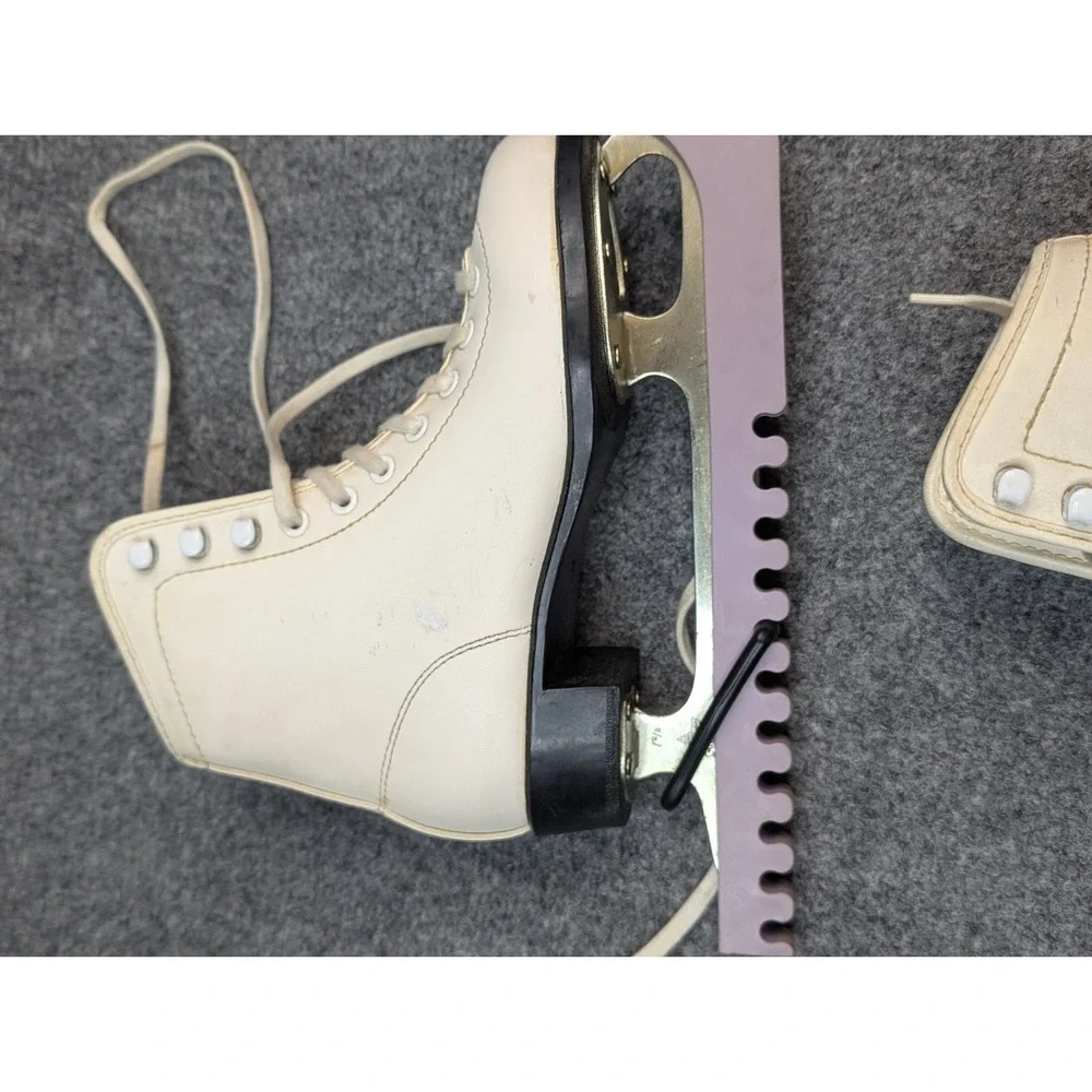 CCM Jamie Sale & David Pelletier Pirouette‎ Girls Youth Size 1 White Ice Skates